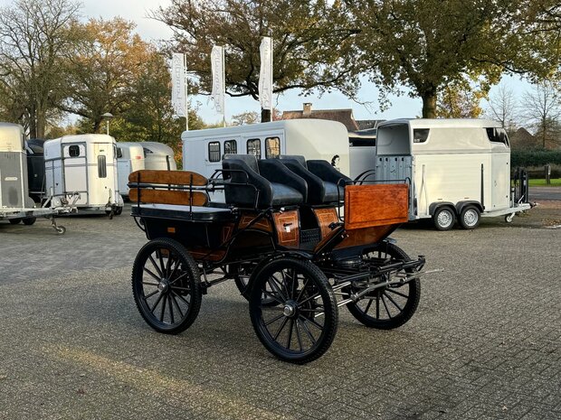 1/2 Sp. Recreatiewagen Doorloopwagen Paard