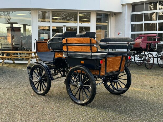 1/2 Sp. Recreatiewagen Doorloopwagen Paard