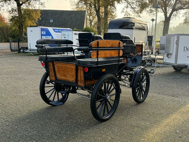 1/2 Sp. Recreatiewagen Doorloopwagen Paard